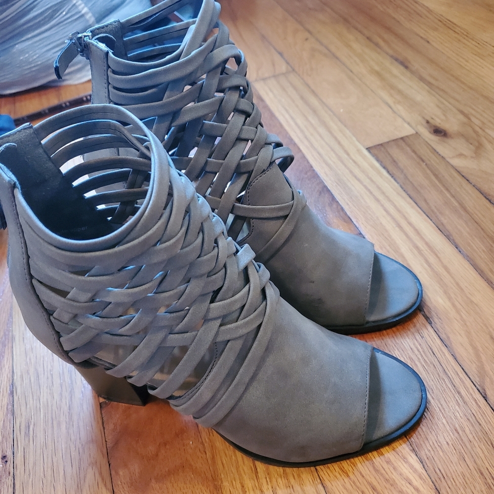 Grey scrappy open toe boots